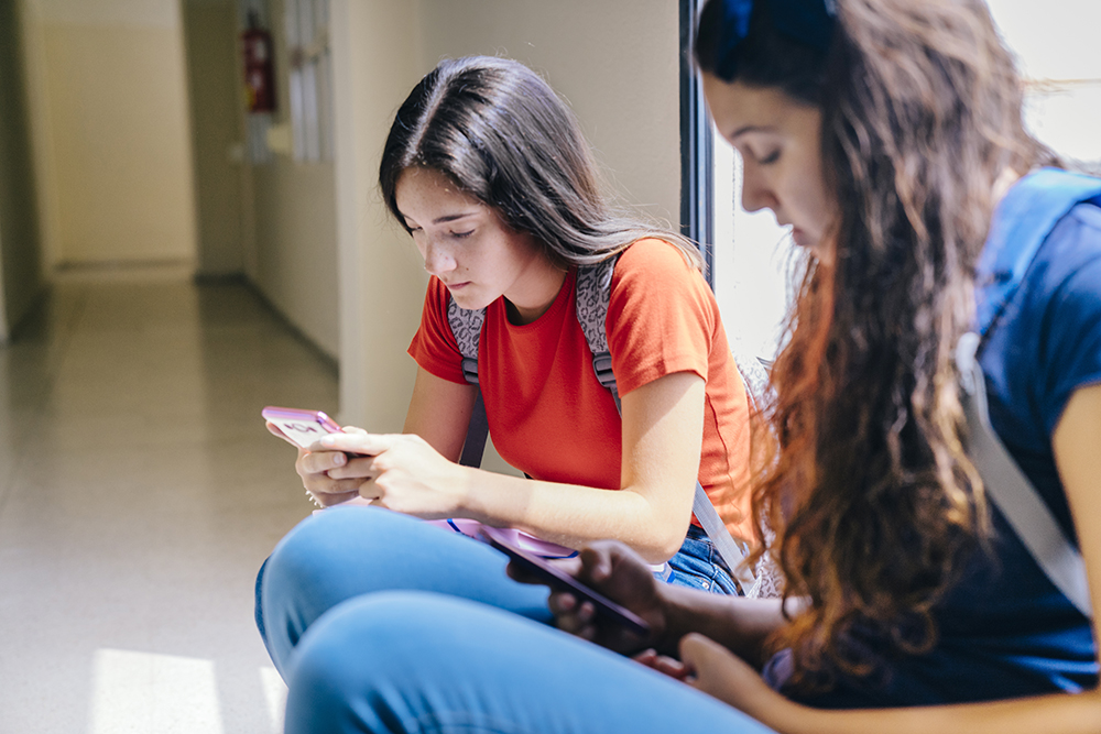 Usar o telemóvel na sala de aula: Sim ou Não?