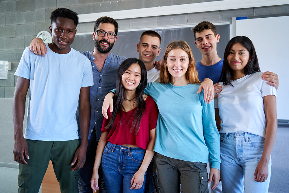 alunos que exemplificam o multiculturalismo e a educação