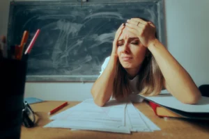 O esgotamento profissional (Burnout) em professores: causas, sinais e estratégias de prevenção