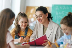 O papel da escola na promoção de um ambiente de trabalho saudável para os professores