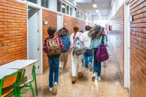 Resgatando a infância na sala de aula: estratégias de como combater a adultização precoce