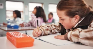 Diferentes concepções de aprendizagem e de linguagem e sua relação com a prática docente nos anos iniciais do ensino fundamental